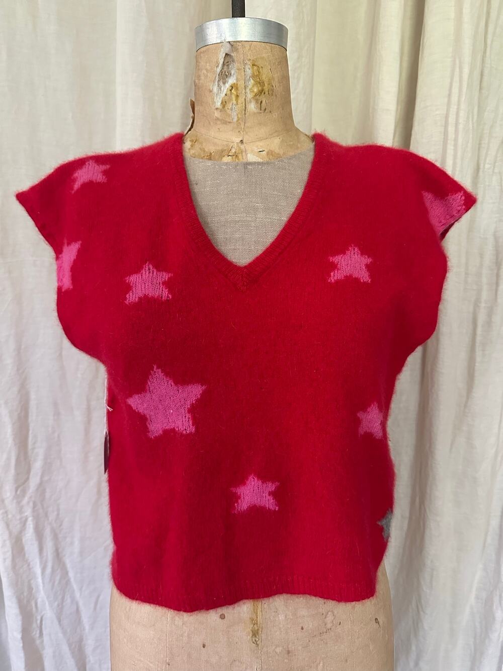 Cashmere vest woman red pink stars reworked Upcycled sz s sweater sleeveless
